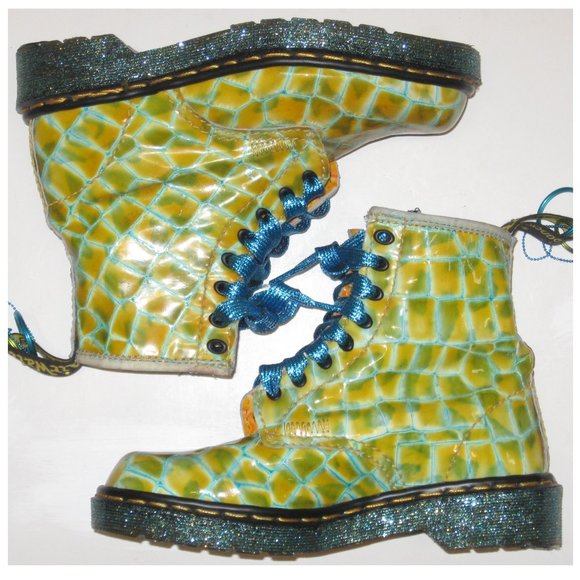 FuNkY UK Size 3 / US Size 5 Doc Marten's Boots - Picture 2 of 8